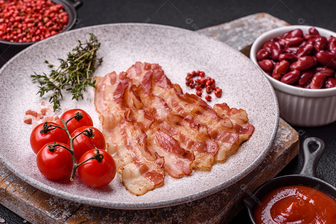 Retrato de fatias de toucinho ou bacon.