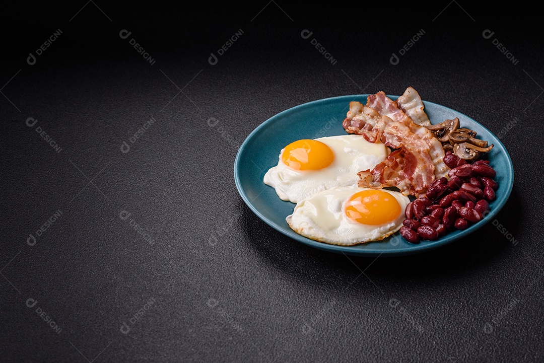 A imagem mostra um café da manhã completo