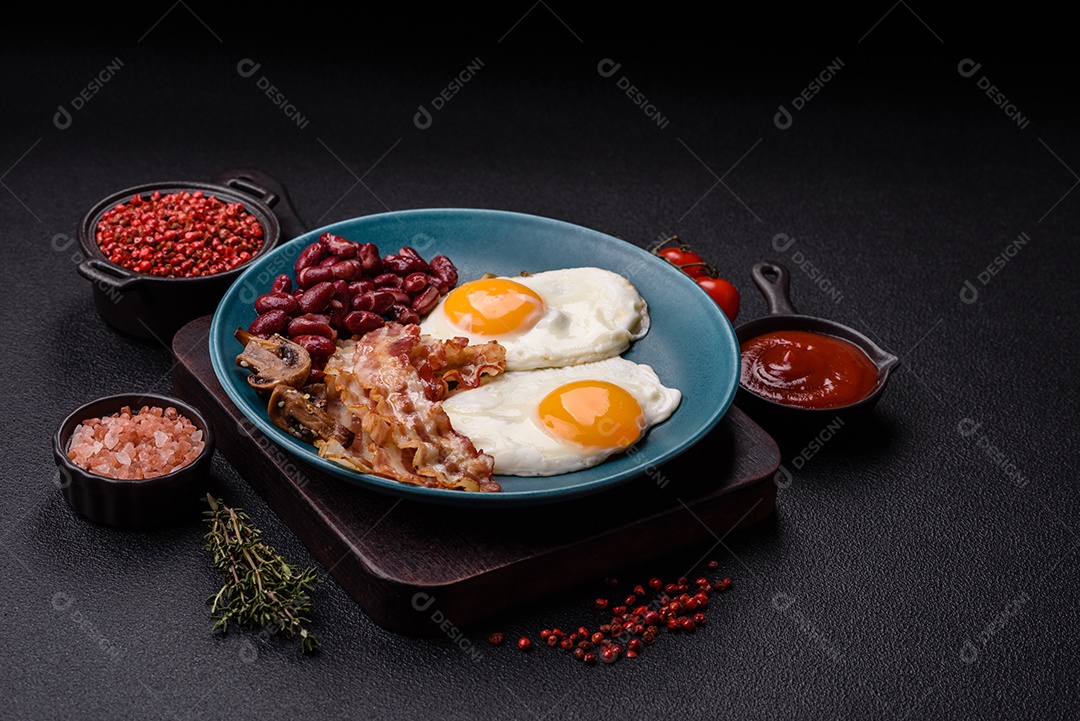 A imagem mostra um café da manhã completo