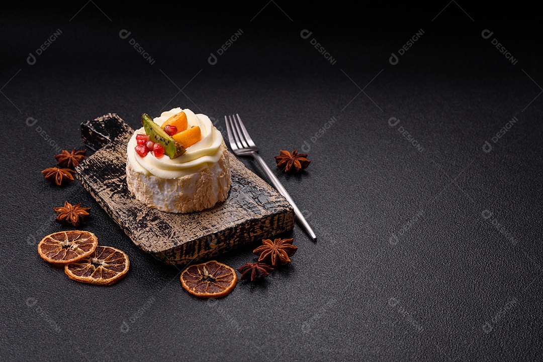 Retrato saboroso uma Mini Pavlova.