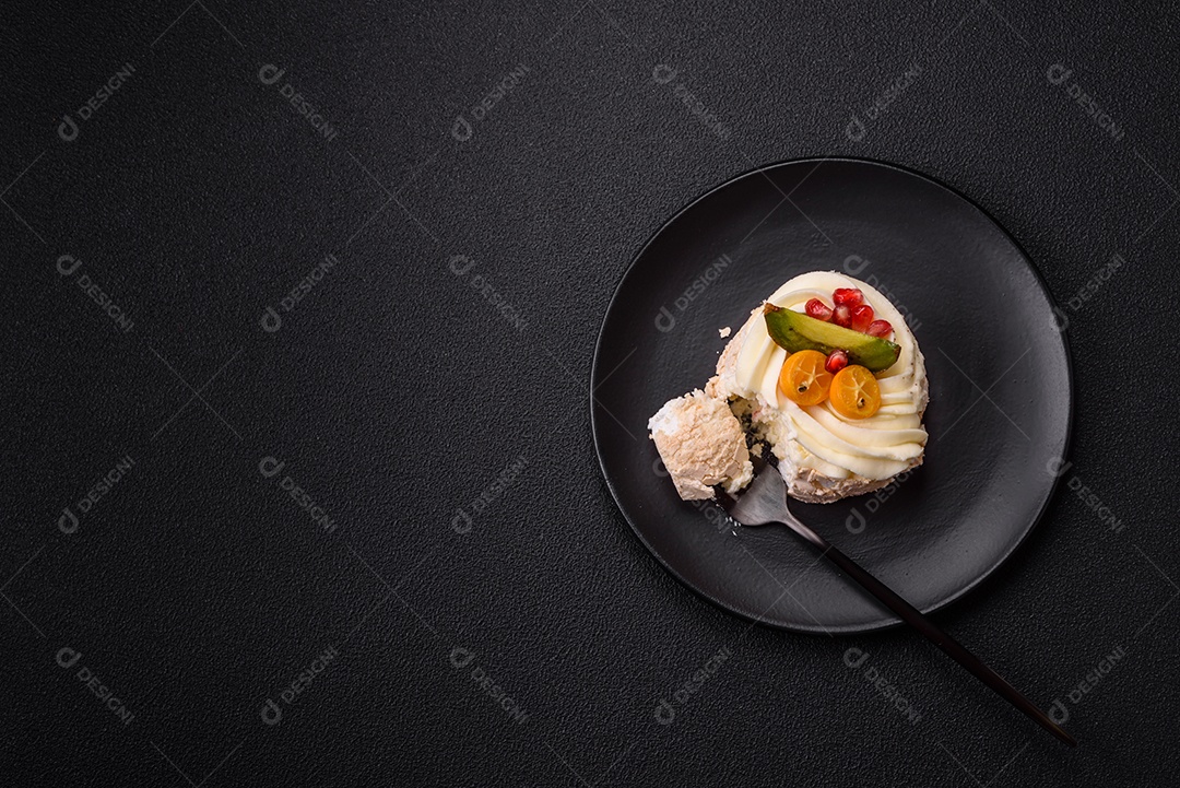 Retrato saboroso uma Mini Pavlova.