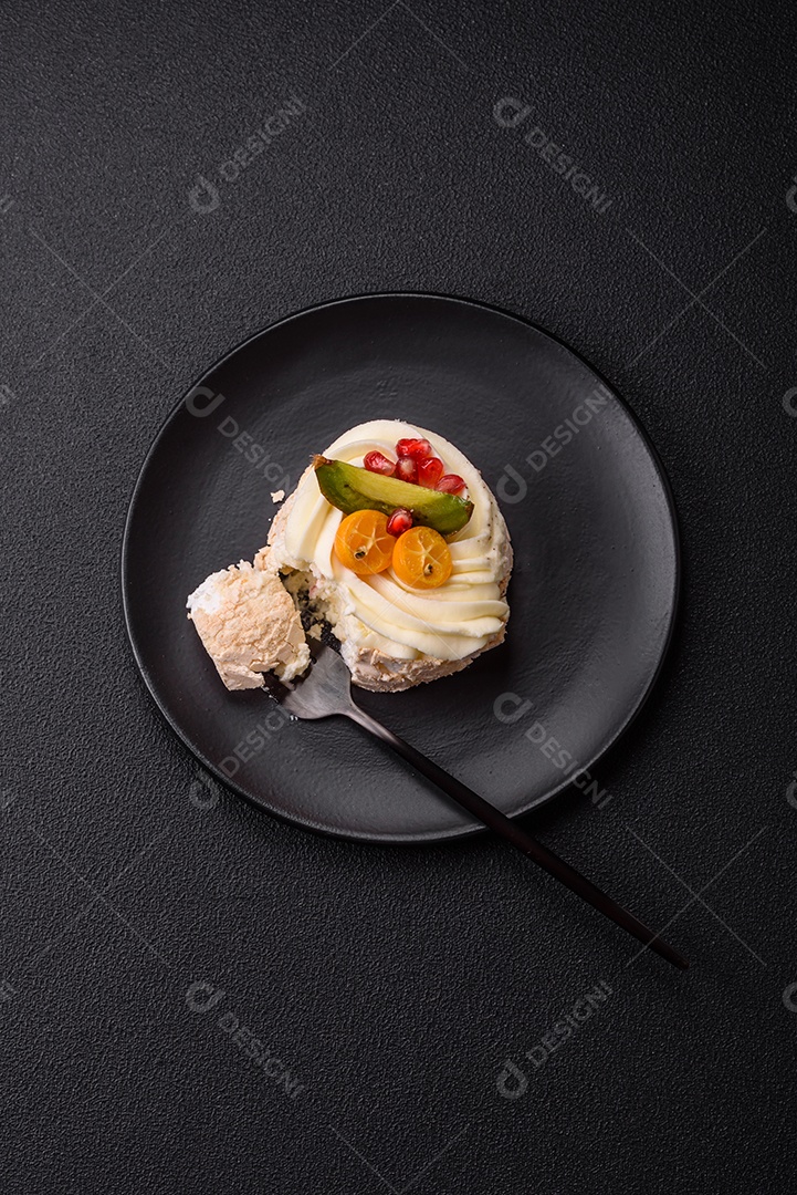 Retrato saboroso uma Mini Pavlova.