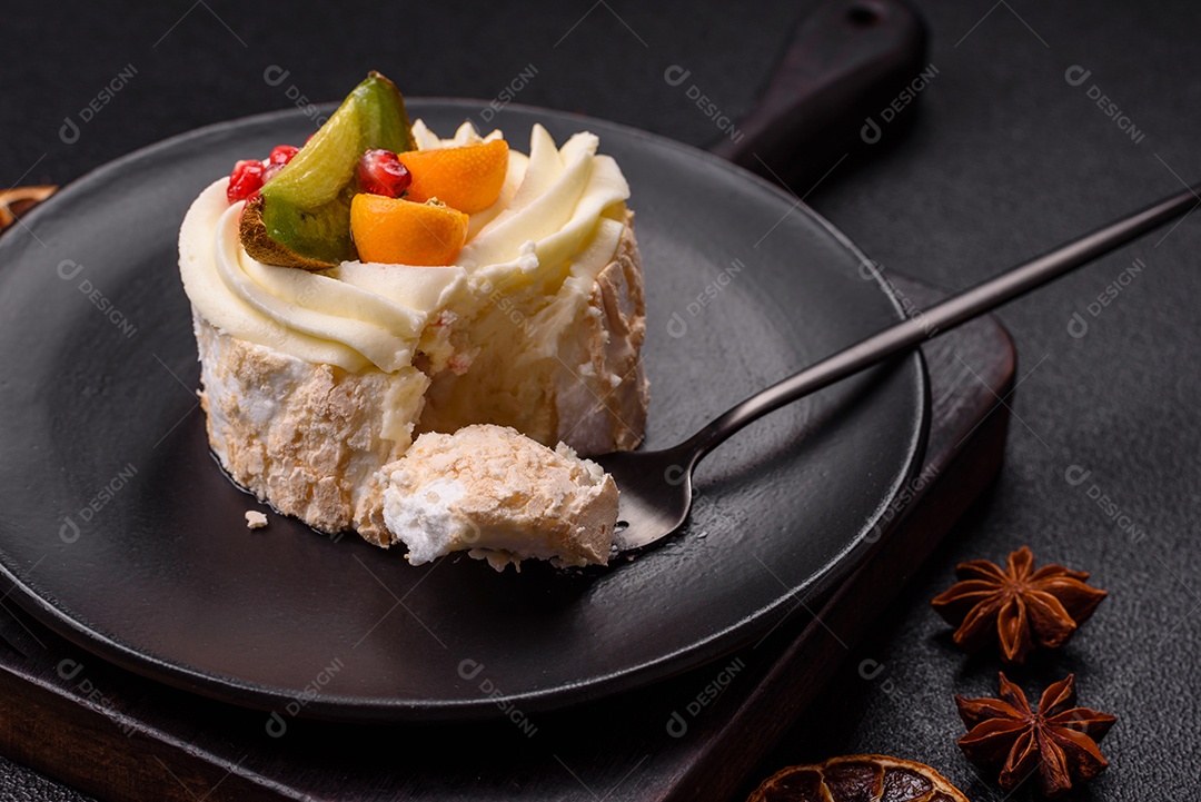 Retrato saboroso uma Mini Pavlova.