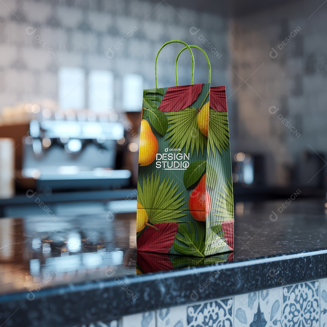 Mockup Sacola de Papelão na Cafeteria PSD Editável