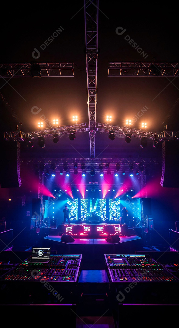 Cenário de Palco iluminado com luzes e fumaça