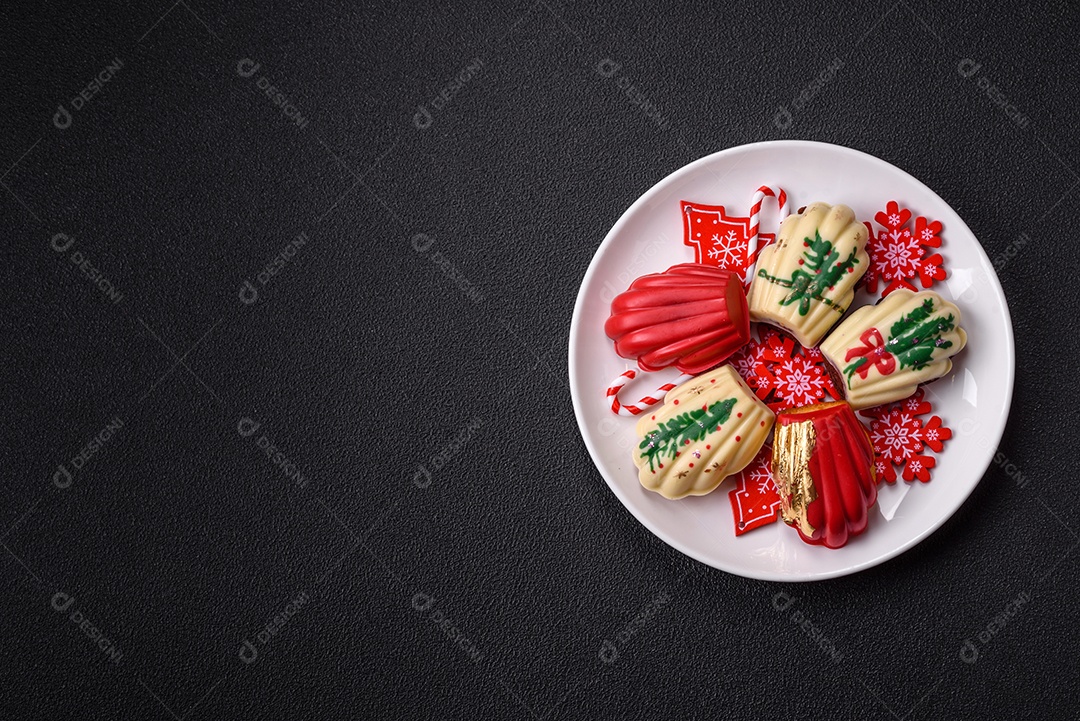 A imagem mostra madeleines, que são pequenos bolos franceses em forma de concha