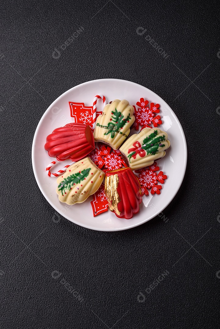 A imagem mostra madeleines, que são pequenos bolos franceses em forma de concha