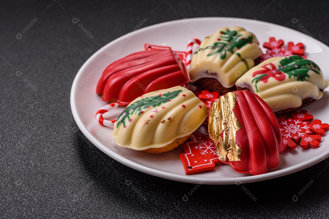 A imagem mostra madeleines, que são pequenos bolos franceses em forma de concha