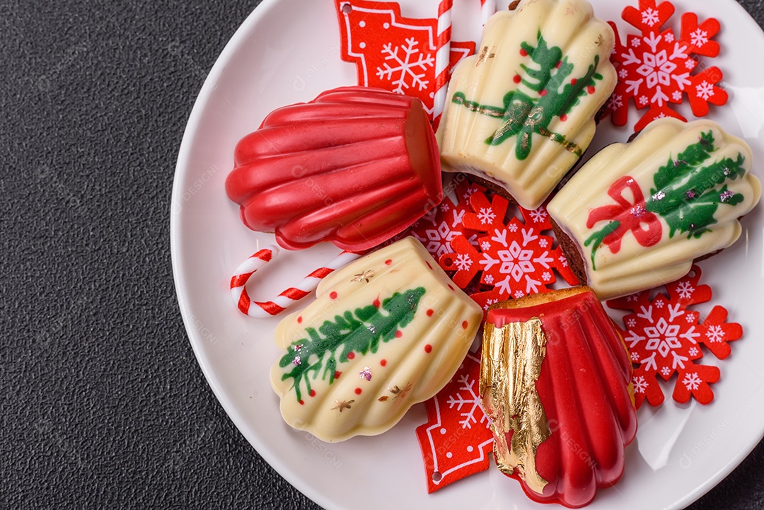 A imagem mostra madeleines, que são pequenos bolos franceses em forma de concha