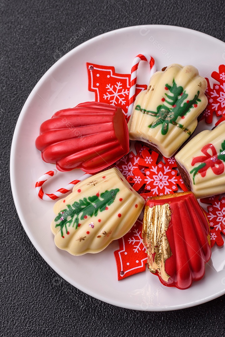 A imagem mostra madeleines, que são pequenos bolos franceses em forma de concha