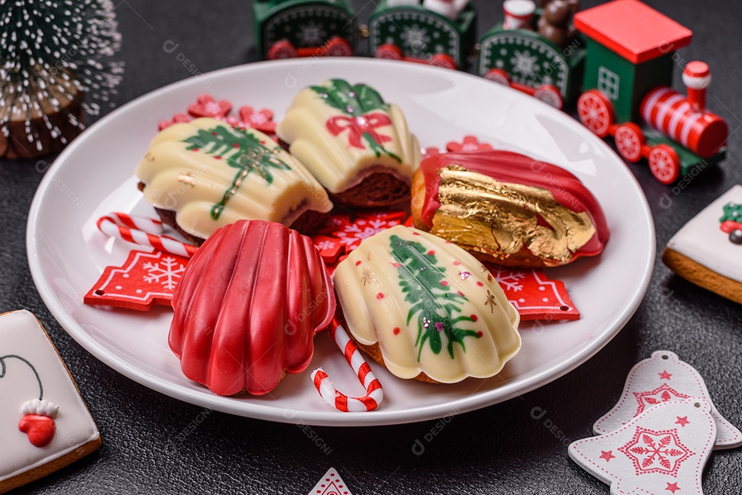 A imagem mostra madeleines, que são pequenos bolos franceses em forma de concha
