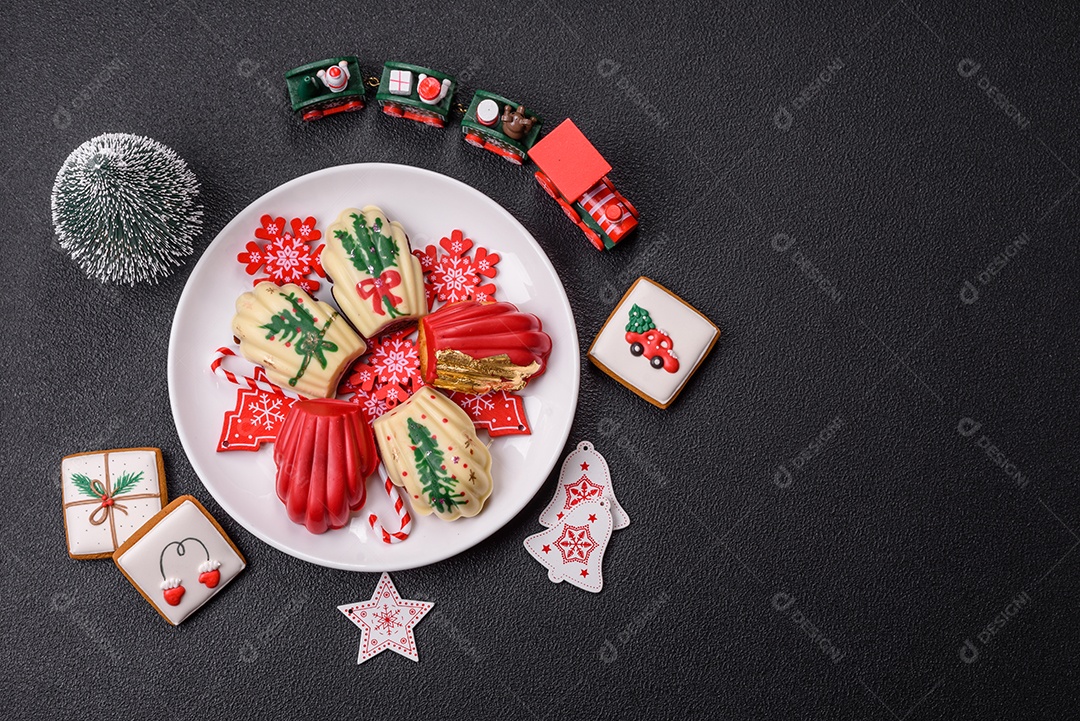 A imagem mostra madeleines, que são pequenos bolos franceses em forma de concha