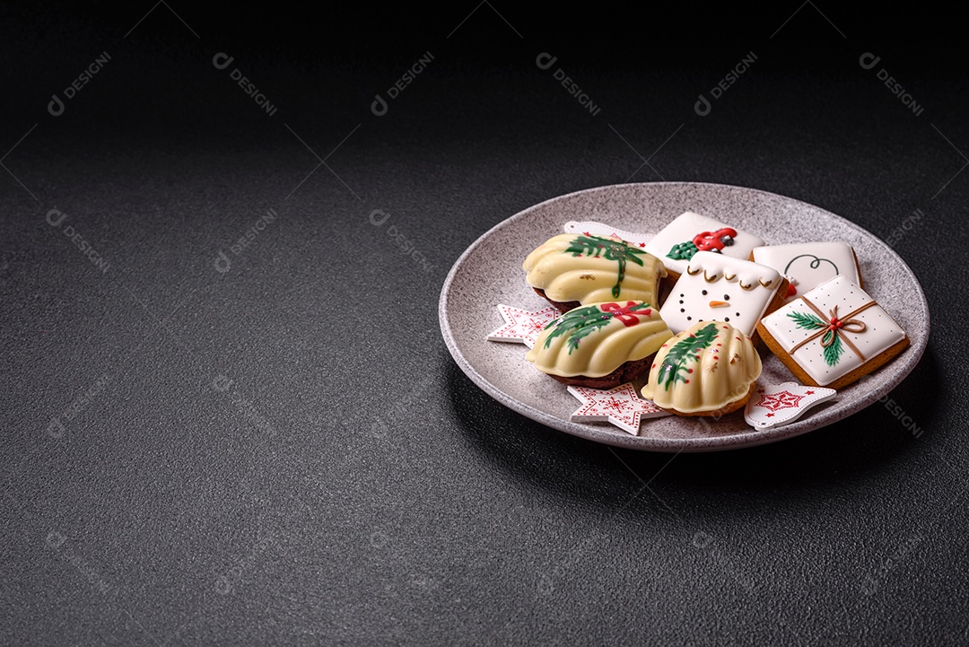 A imagem mostra madeleines, que são pequenos bolos franceses em forma de concha