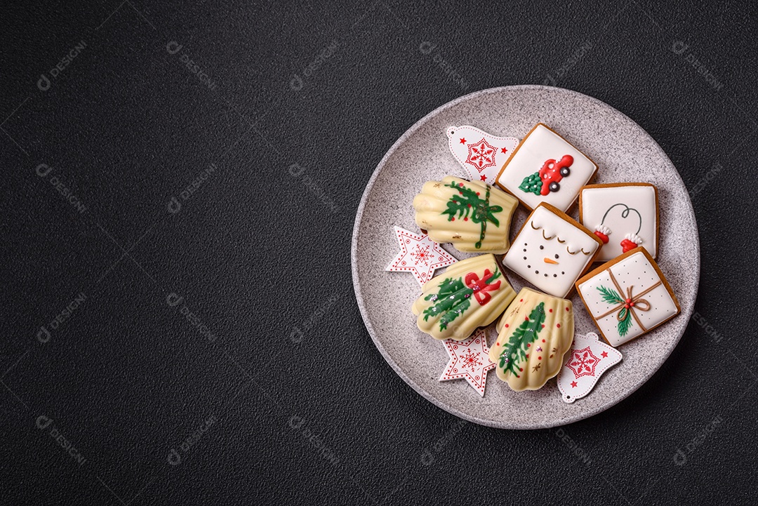 A imagem mostra madeleines, que são pequenos bolos franceses em forma de concha