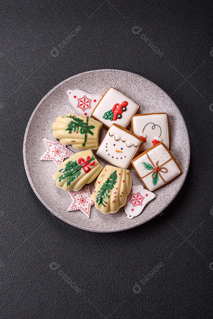 A imagem mostra madeleines, que são pequenos bolos franceses em forma de concha