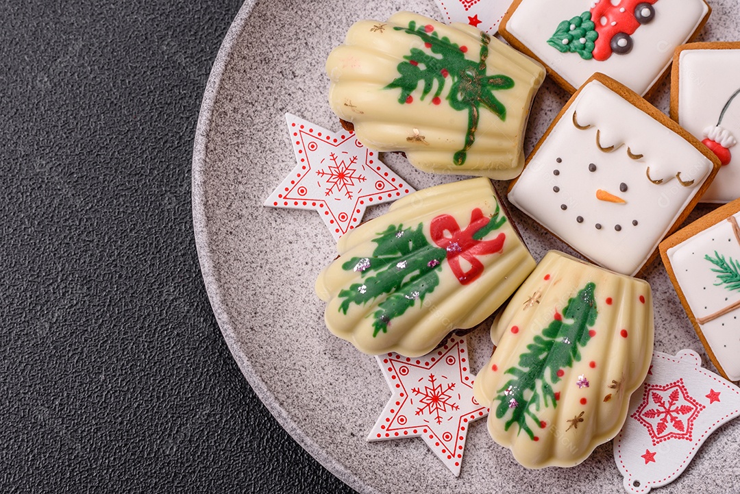 A imagem mostra madeleines, que são pequenos bolos franceses em forma de concha