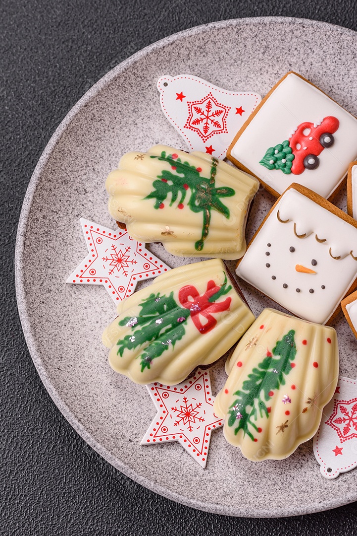 A imagem mostra madeleines, que são pequenos bolos franceses em forma de concha