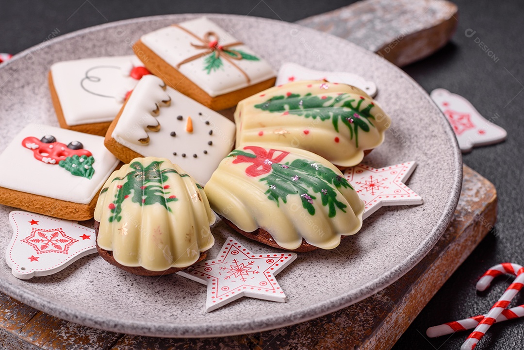 A imagem mostra madeleines, que são pequenos bolos franceses em forma de concha
