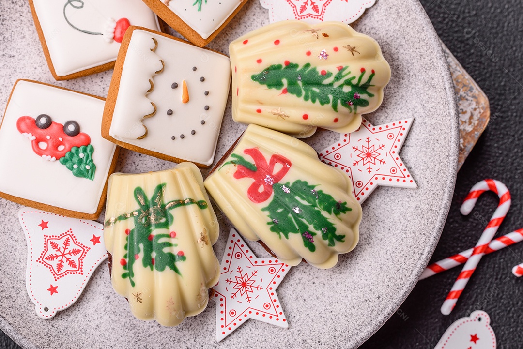 A imagem mostra madeleines, que são pequenos bolos franceses em forma de concha