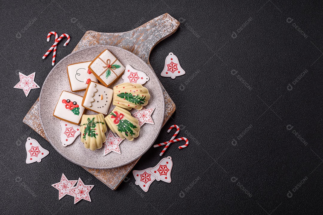A imagem mostra madeleines, que são pequenos bolos franceses em forma de concha