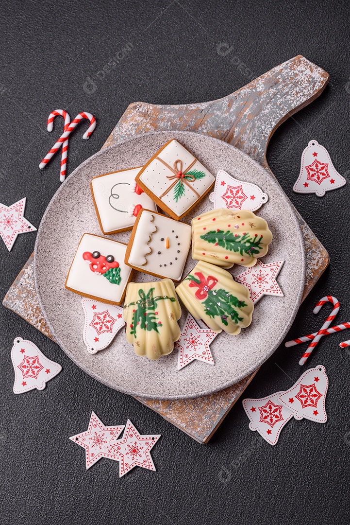 A imagem mostra madeleines, que são pequenos bolos franceses em forma de concha