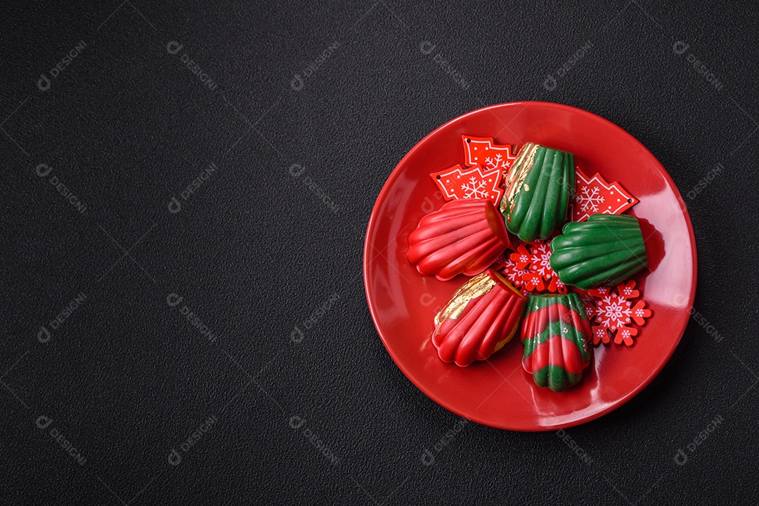 A imagem mostra madeleines, que são pequenos bolos franceses em forma de concha