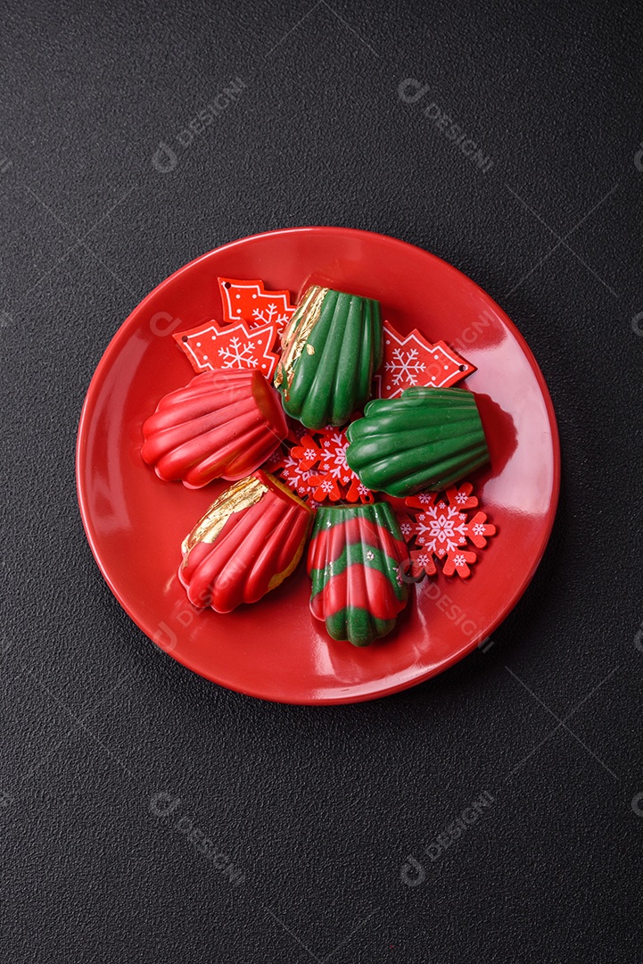 A imagem mostra madeleines, que são pequenos bolos franceses em forma de concha