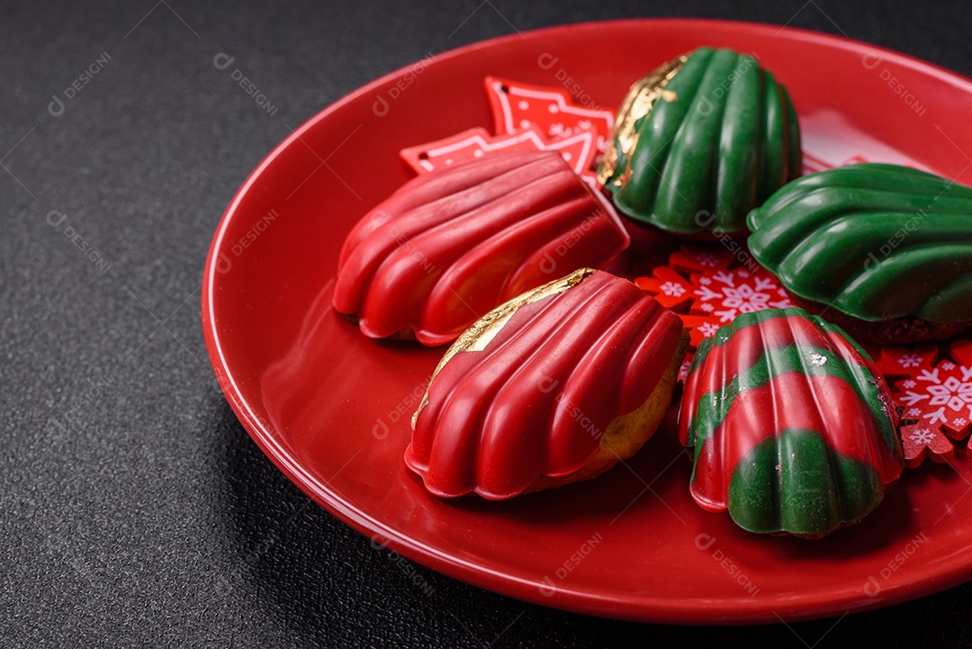 A imagem mostra madeleines, que são pequenos bolos franceses em forma de concha