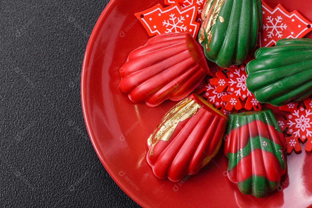 A imagem mostra madeleines, que são pequenos bolos franceses em forma de concha