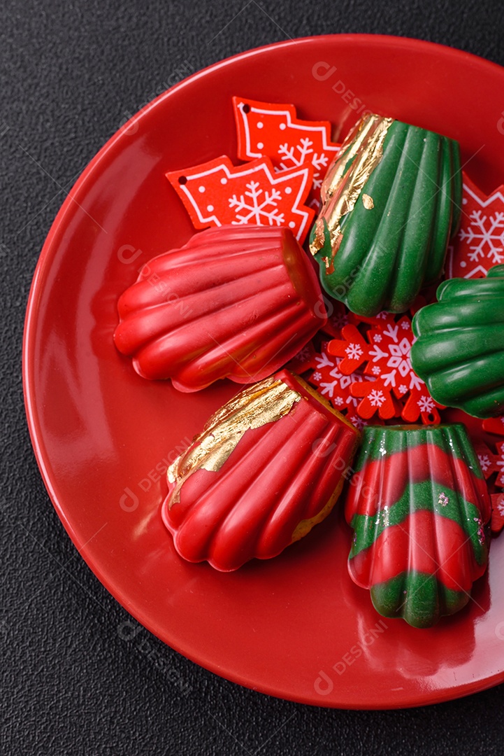 A imagem mostra madeleines, que são pequenos bolos franceses em forma de concha