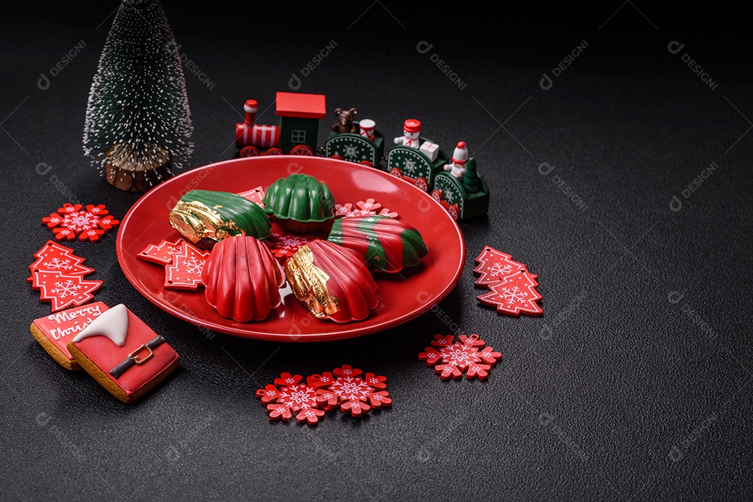 A imagem mostra madeleines, que são pequenos bolos franceses em forma de concha