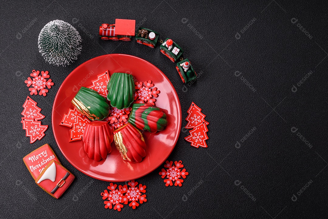 A imagem mostra madeleines, que são pequenos bolos franceses em forma de concha