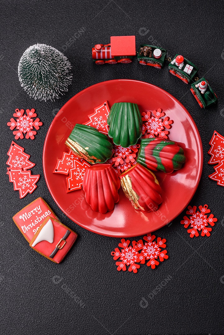 A imagem mostra madeleines, que são pequenos bolos franceses em forma de concha