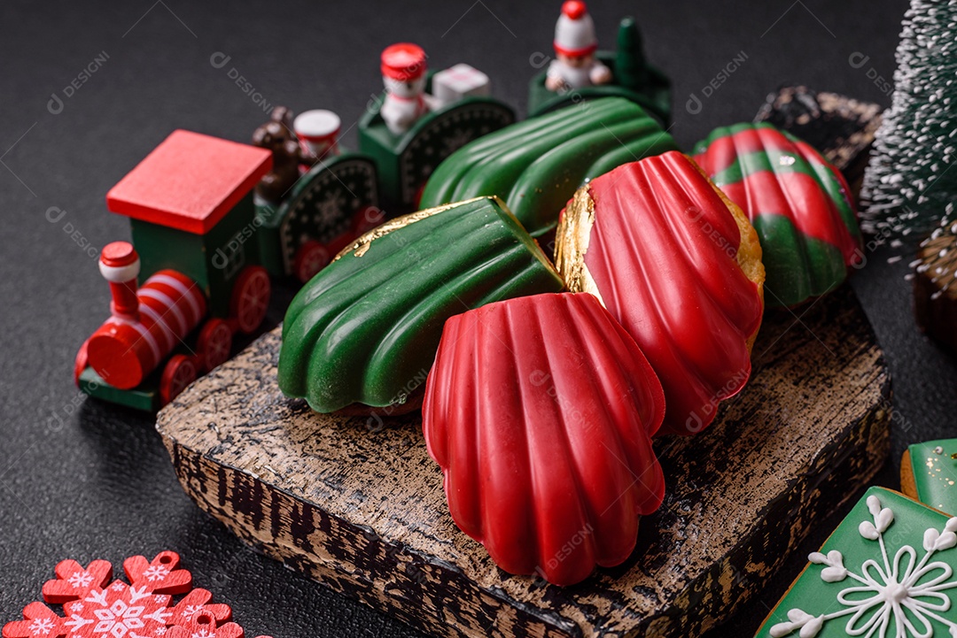 A imagem mostra madeleines, que são pequenos bolos franceses em forma de concha