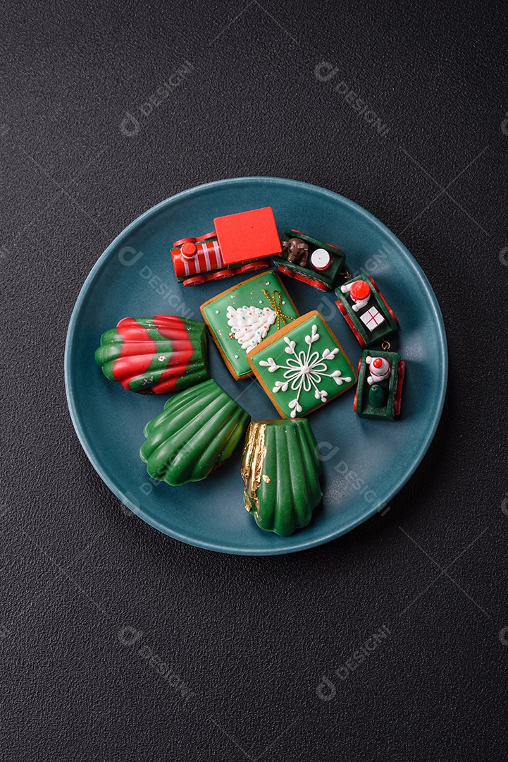 A imagem mostra madeleines, que são pequenos bolos ou biscoitos franceses em formato de concha