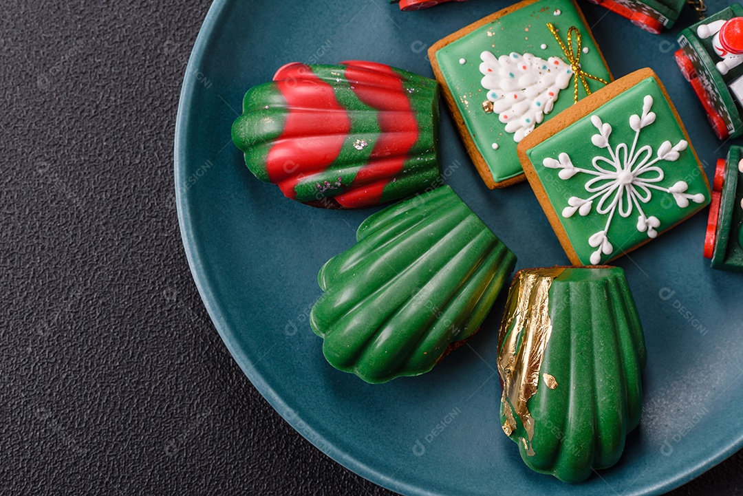A imagem mostra madeleines, que são pequenos bolos ou biscoitos franceses em formato de concha