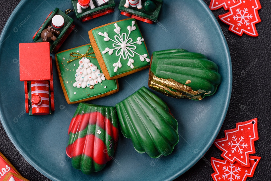 A imagem mostra madeleines, que são pequenos bolos ou biscoitos franceses em formato de concha