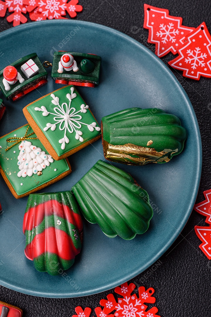 A imagem mostra madeleines, que são pequenos bolos ou biscoitos franceses em formato de concha