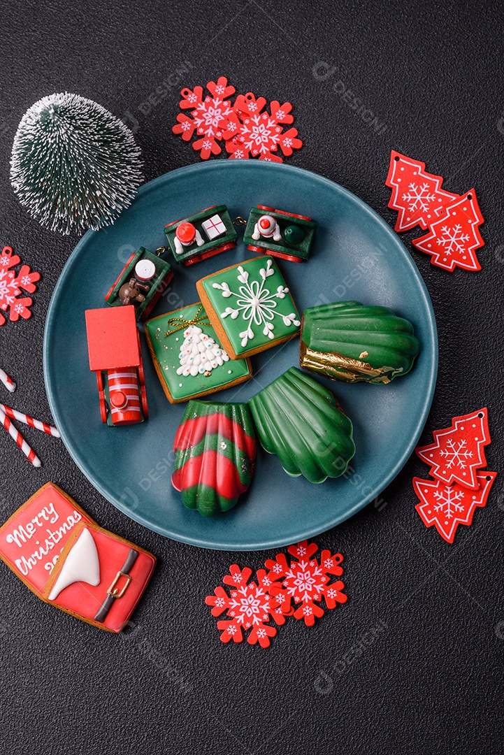 A imagem mostra madeleines, que são pequenos bolos ou biscoitos franceses em formato de concha