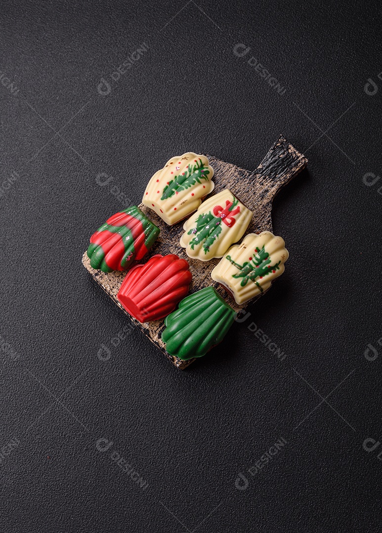 A imagem mostra madeleines, que são pequenos bolos tradicionais da culinária francesa