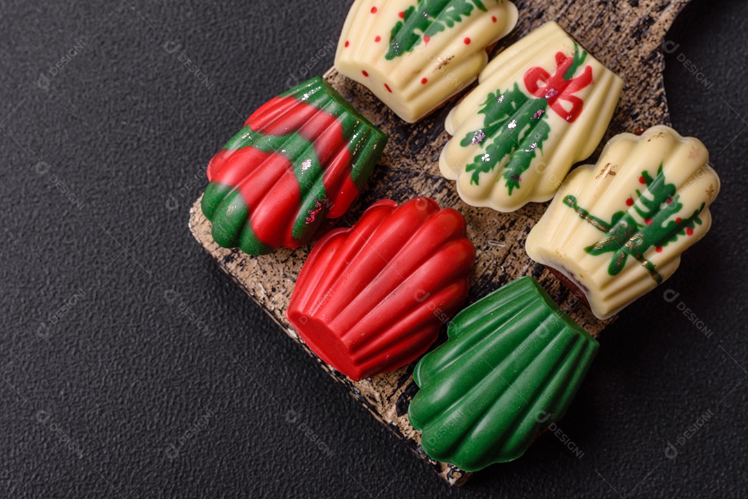 A imagem mostra madeleines, que são pequenos bolos tradicionais da culinária francesa