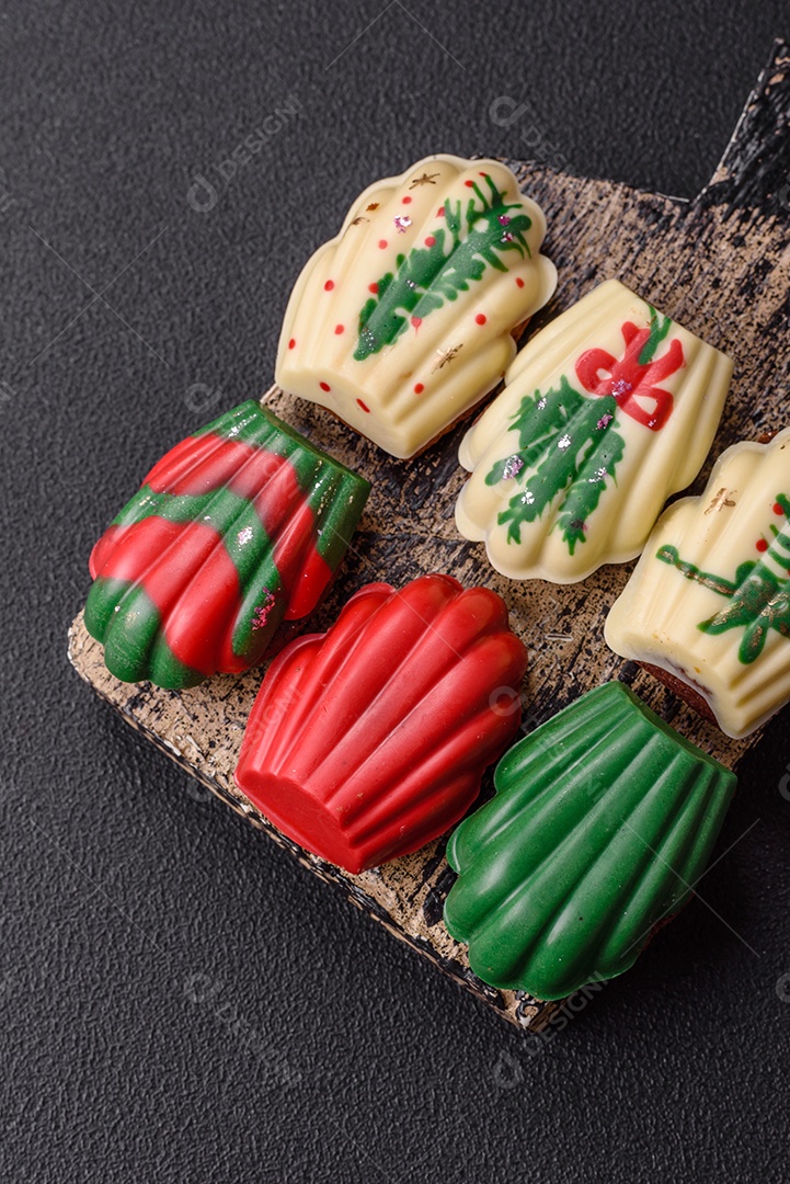 A imagem mostra madeleines, que são pequenos bolos tradicionais da culinária francesa