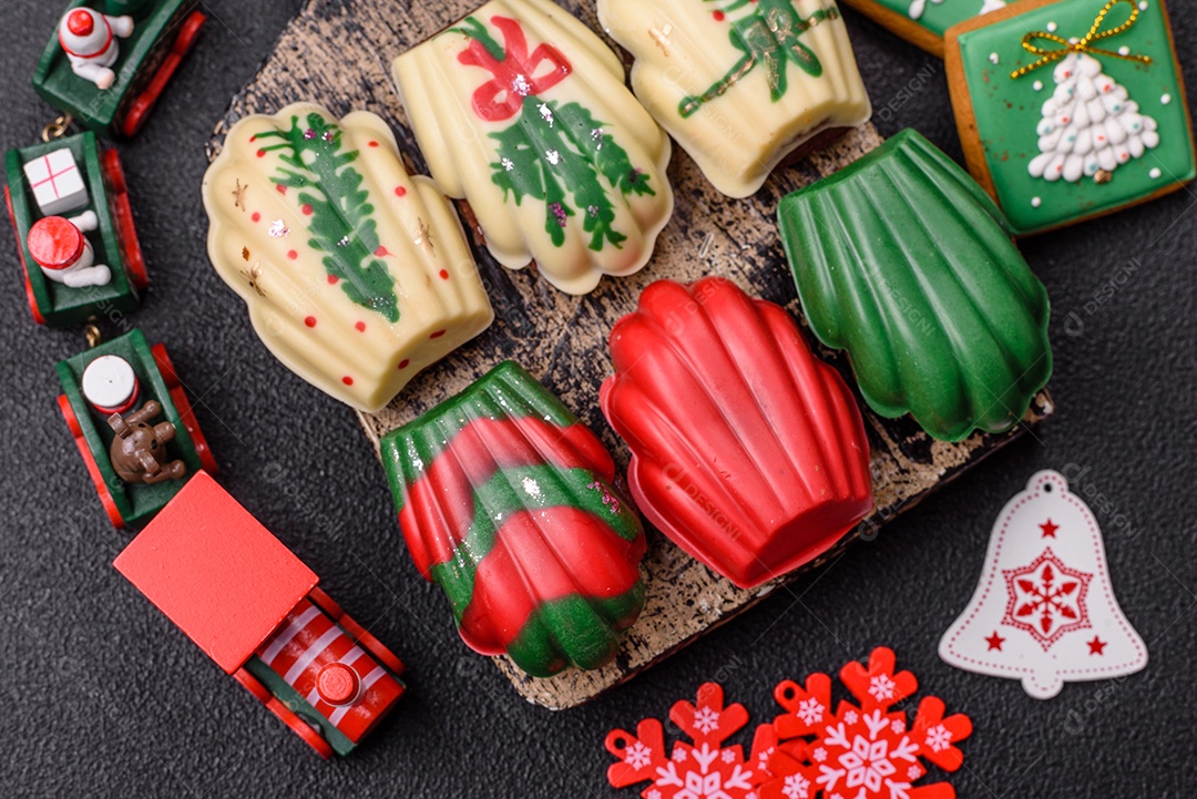A imagem mostra madeleines, que são pequenos bolos tradicionais da culinária francesa