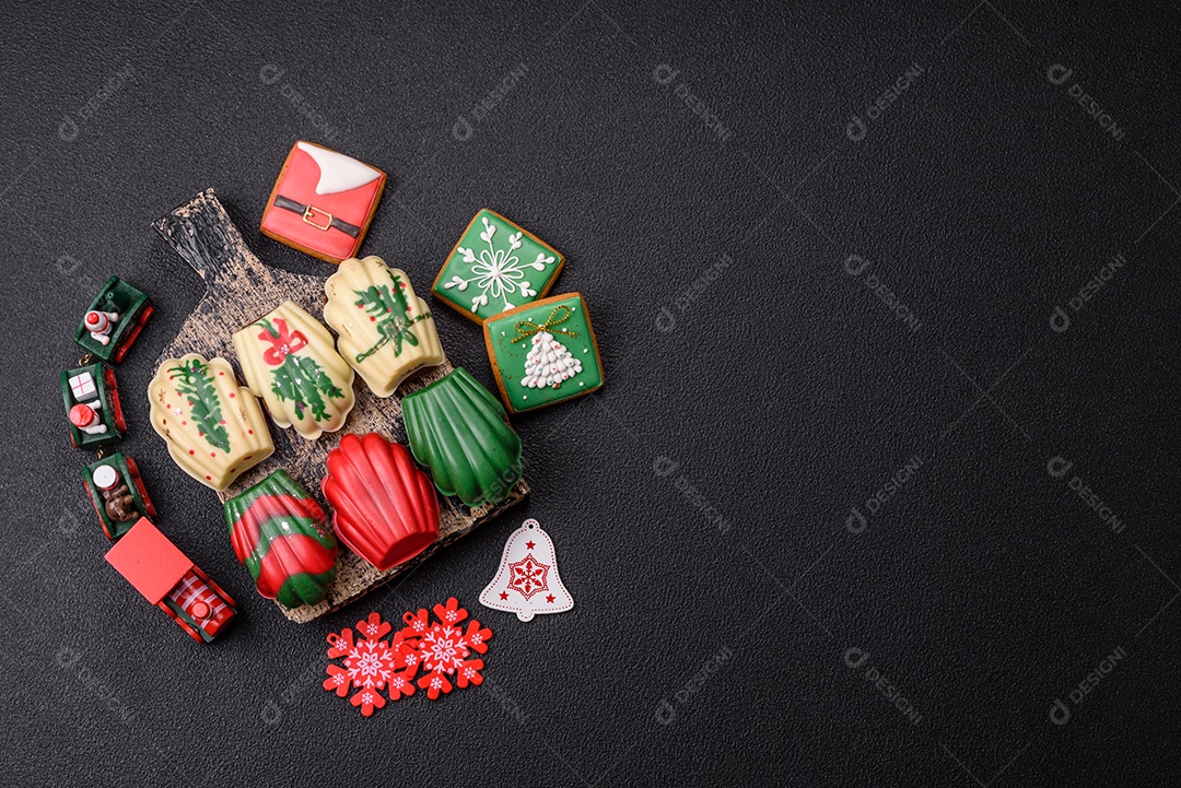 A imagem mostra madeleines, que são pequenos bolos tradicionais da culinária francesa
