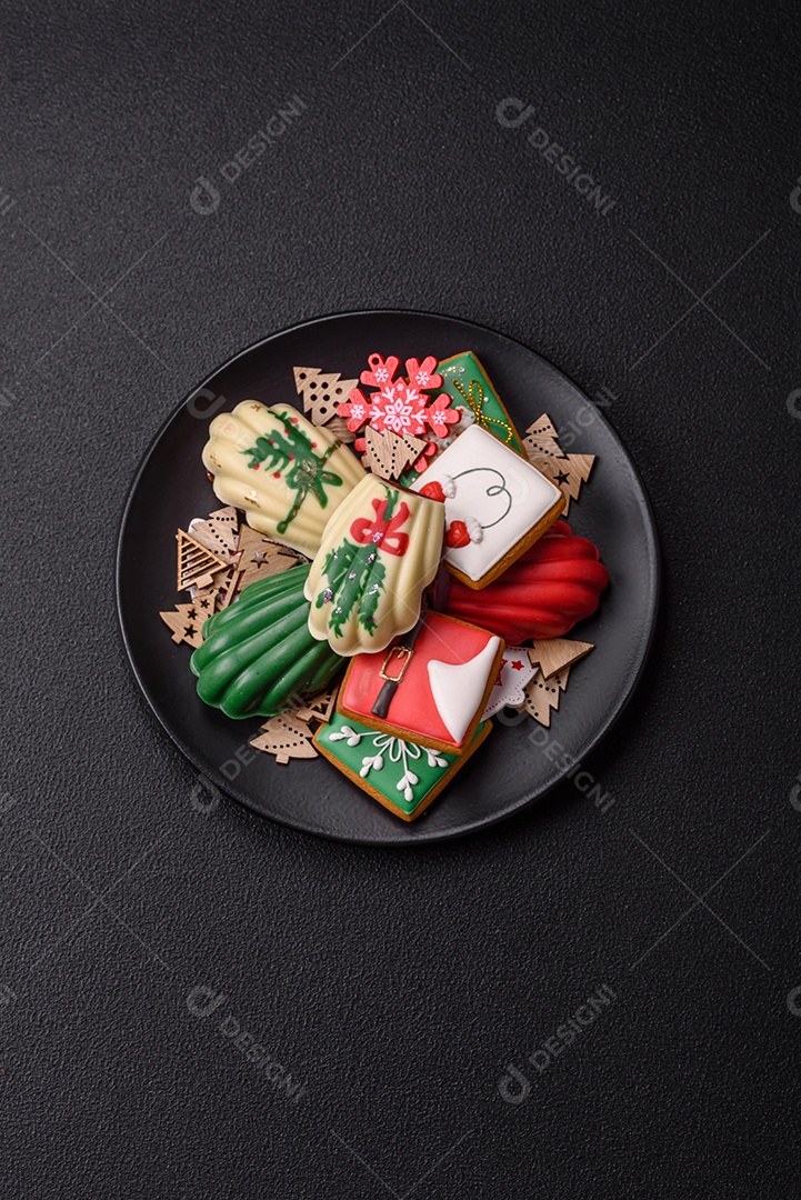 A imagem mostra madeleines, que são pequenos bolos tradicionais da culinária francesa