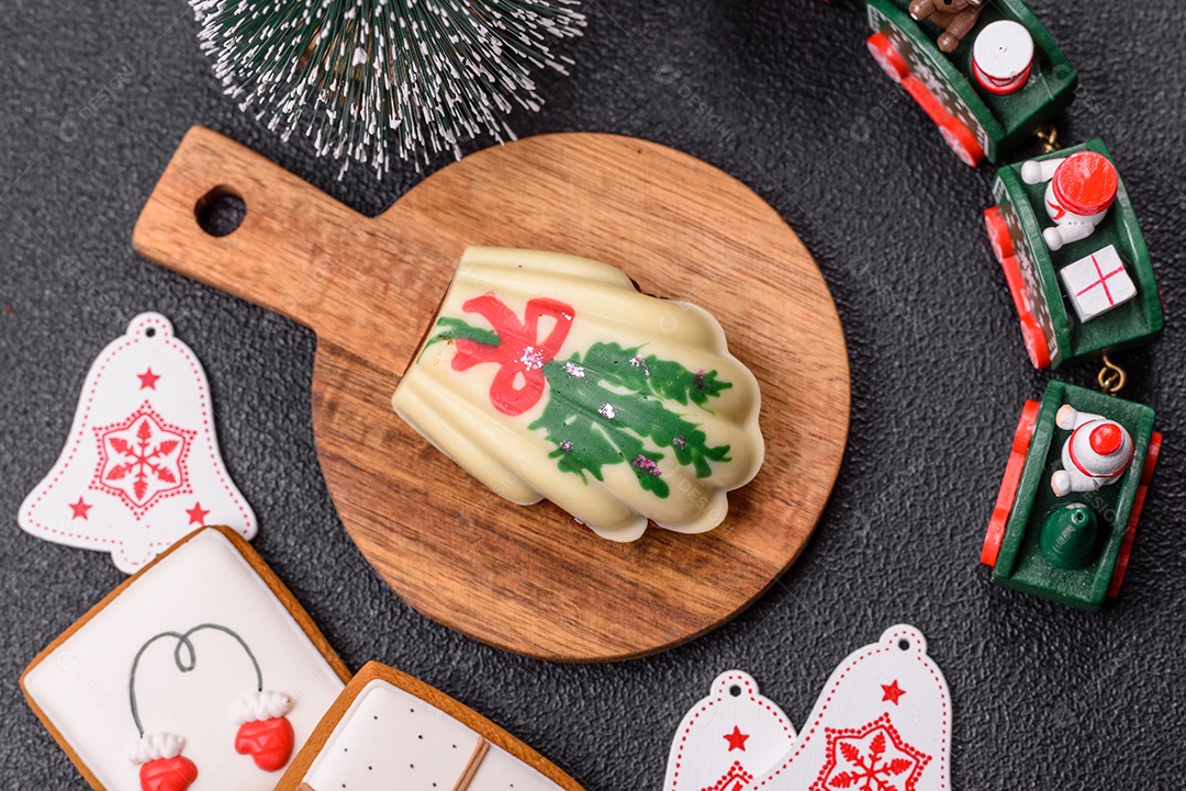 A imagem mostra madeleines, que são pequenos bolos franceses com formato de concha e textura macia e amanteigada