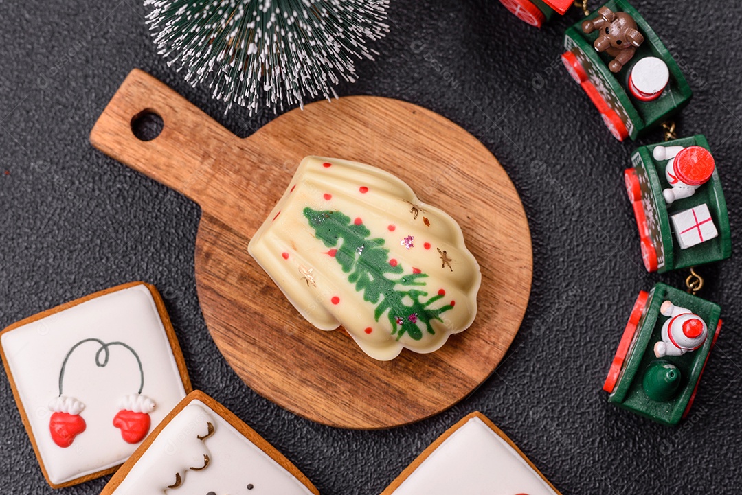 A imagem mostra madeleines, que são pequenos bolos franceses com formato de concha e textura macia e amanteigada