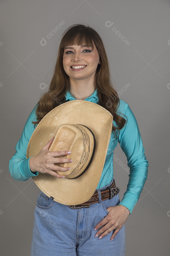Linda mulher jovem sobre fundo isolado