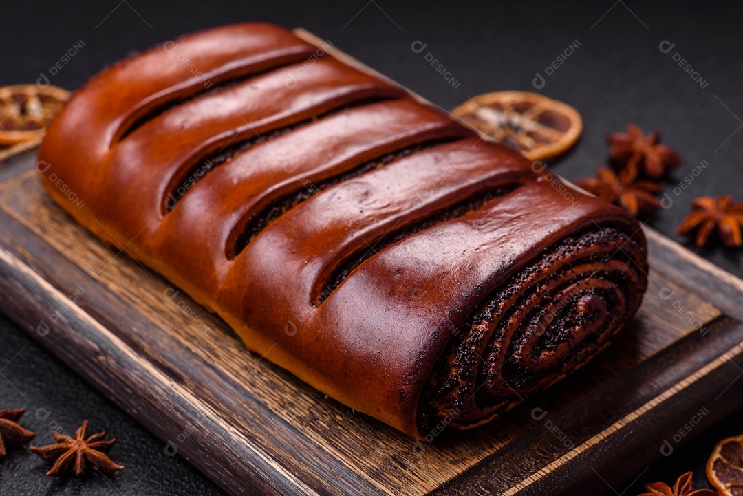 A imagem mostra um Rocambole de Sementes de Papoula