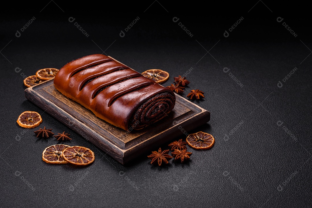 A imagem mostra um Rocambole de Sementes de Papoula